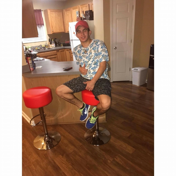 Meet your Posher, Jonathan - Picture 1 of 1